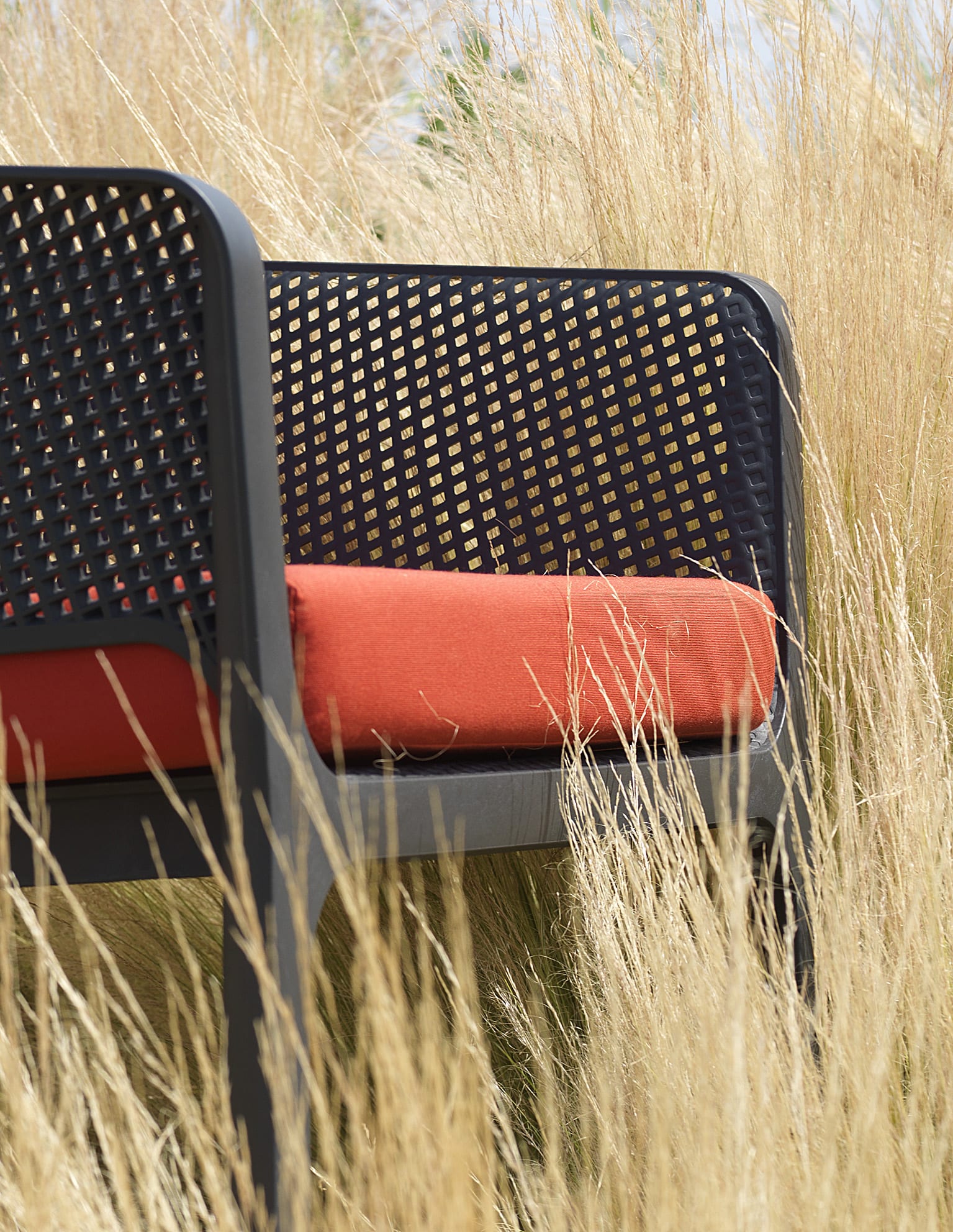 Net Relax chair Antracite | Pieces.ie